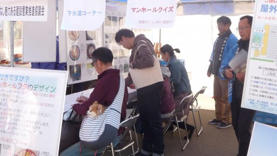 下水道マンホール展示