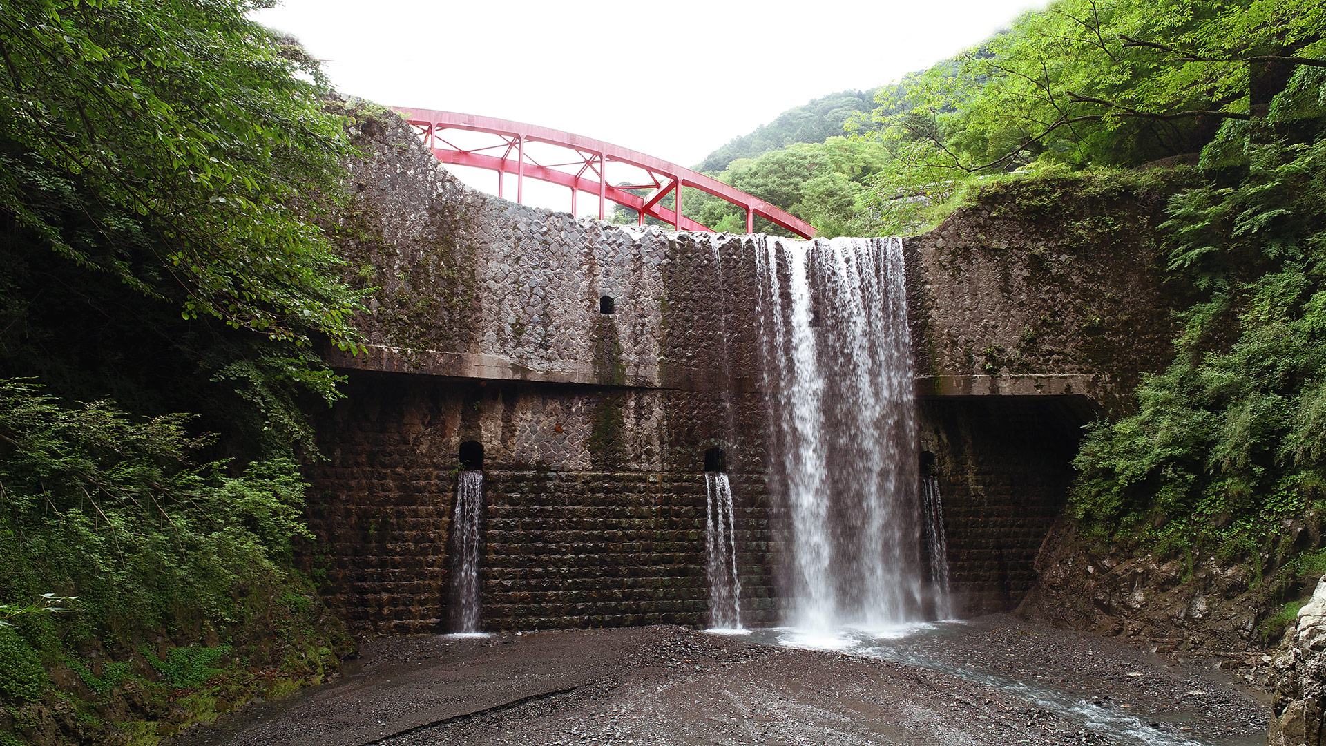 芦安堰堤のサムネイル写真