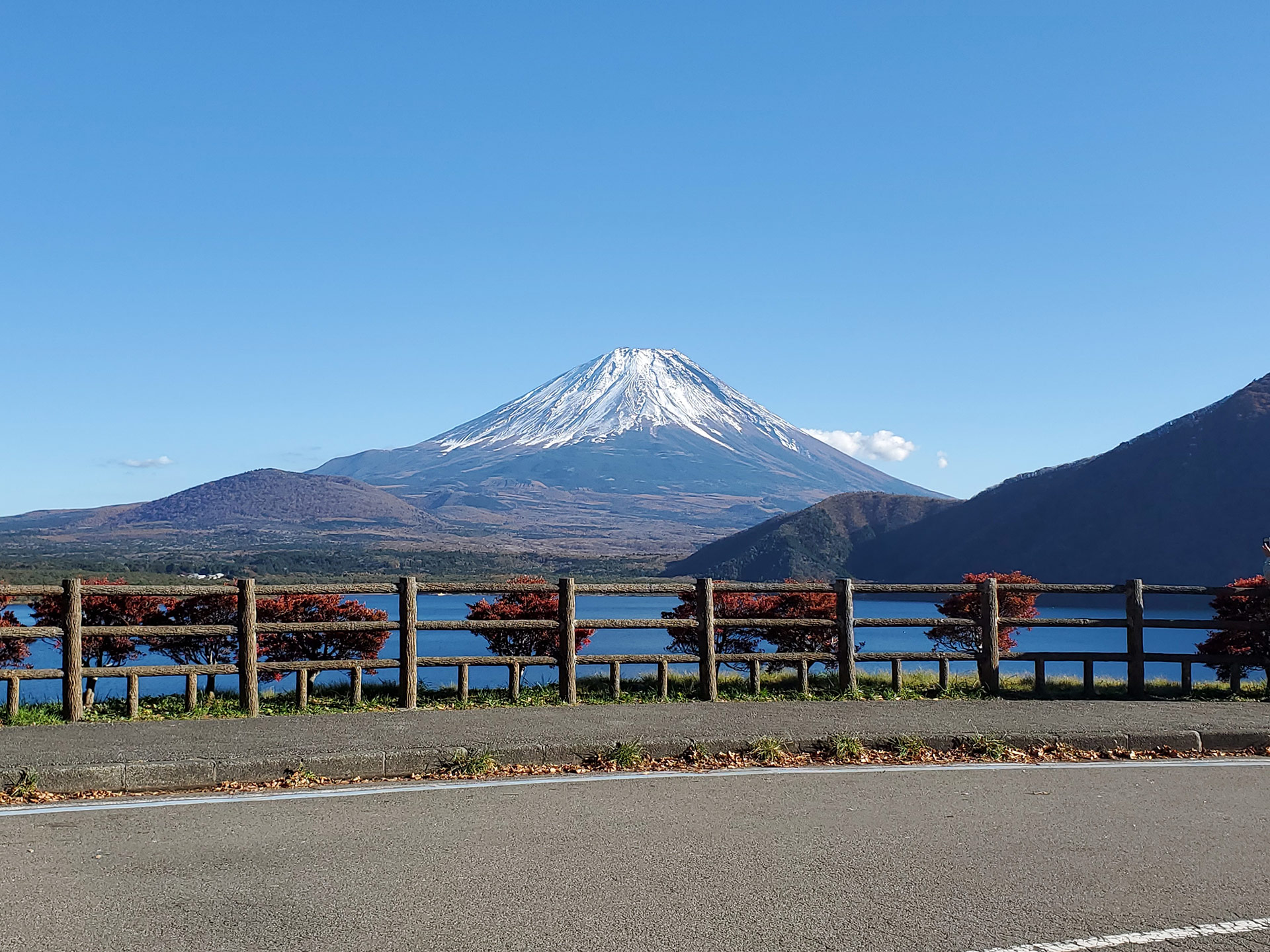 本栖湖畔線歩道のサムネイル写真