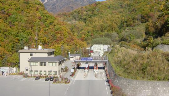 雁坂トンネル有料道路 (国道140号)のサムネイル写真