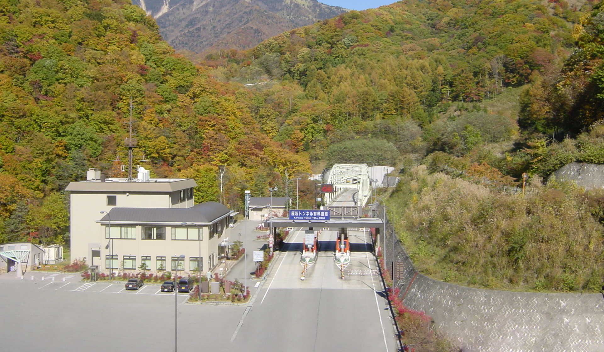 雁坂トンネル有料道路 (国道140号)のサムネイル写真